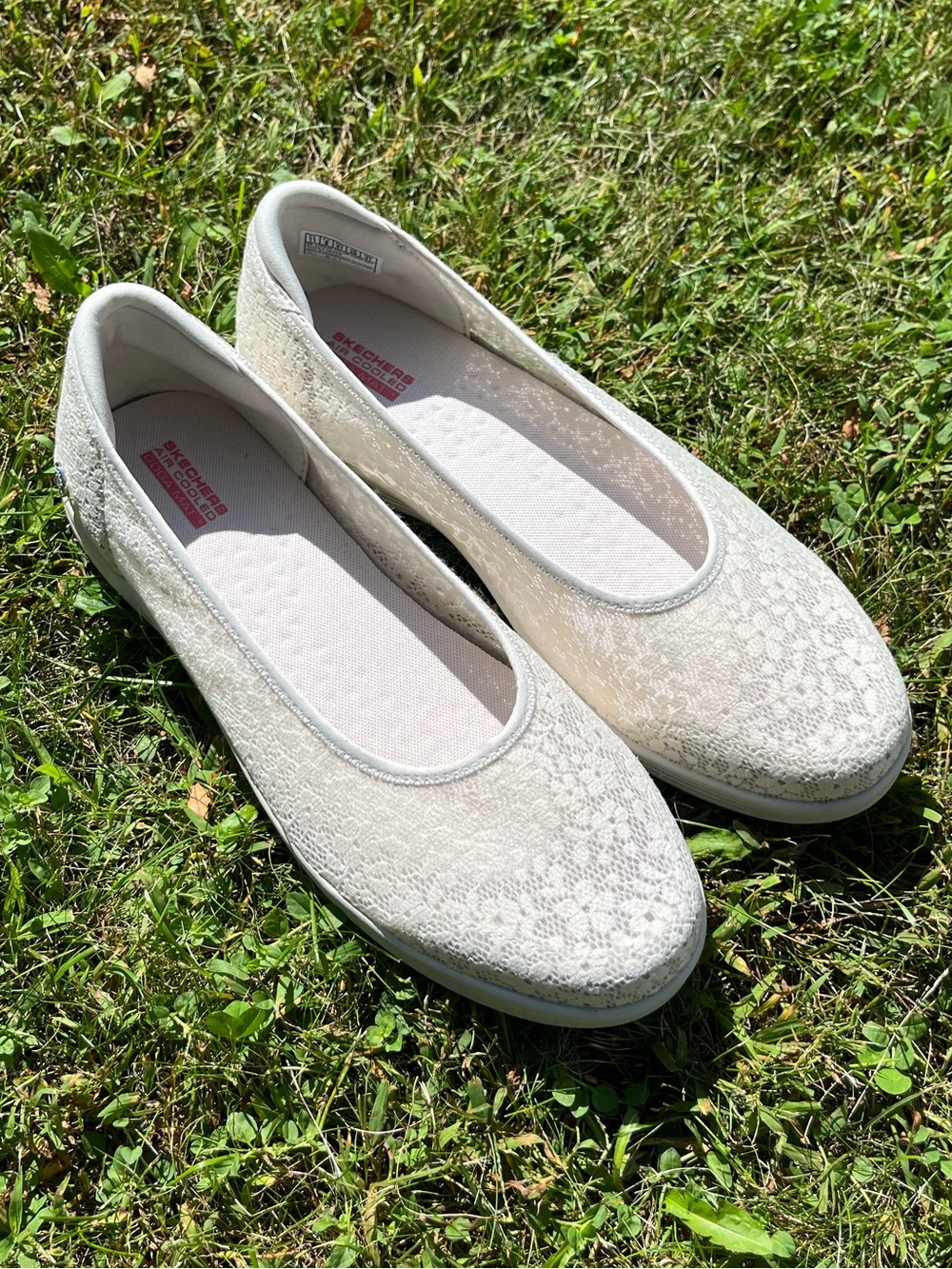 2020 Skechers NWOT Off White Cream Lace Slip-On Ballet Shoes Size 11 Coquette